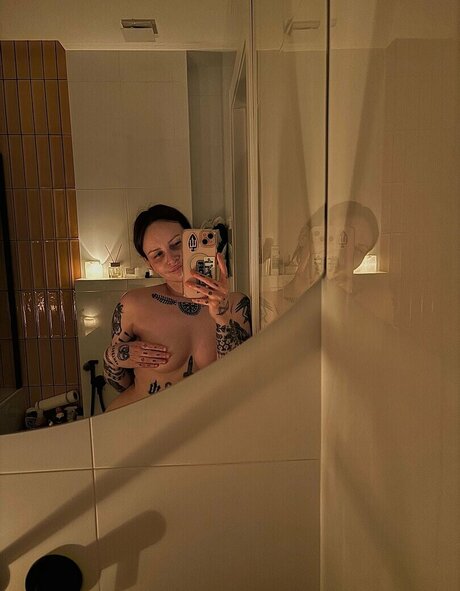 queenbellatrixx pornstar naked images