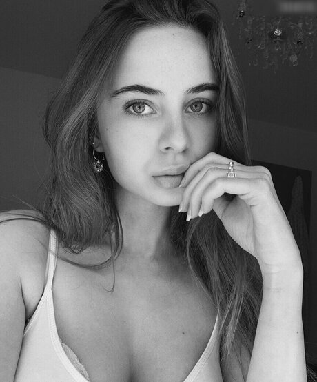 Luisa Senn star sexy pic