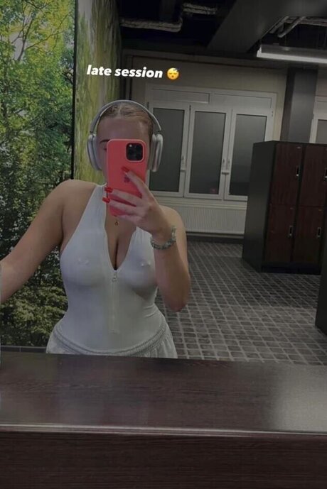 Luisa Senn sexy star photos