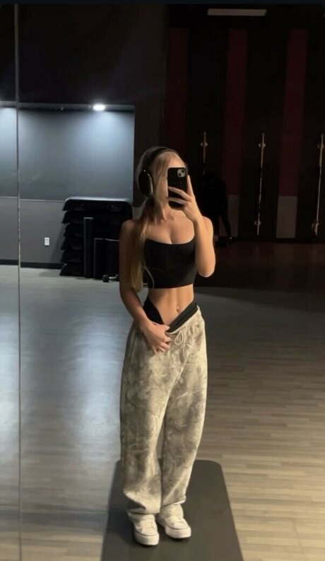 maya zrv sexy star photo