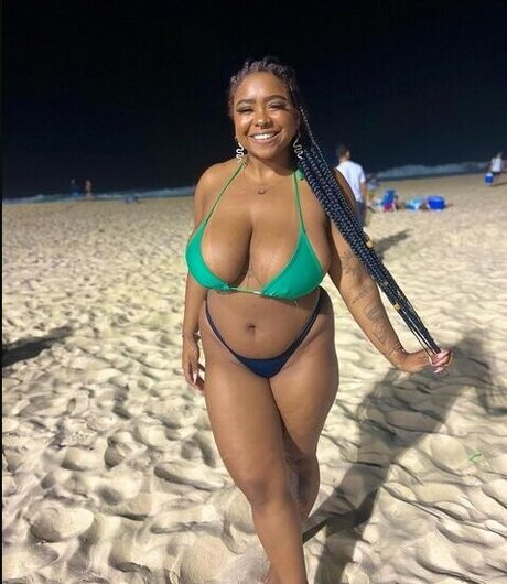 Velvet Scarlett beautiful actress img