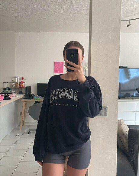 mirror onlyfans beautiful xxx picture