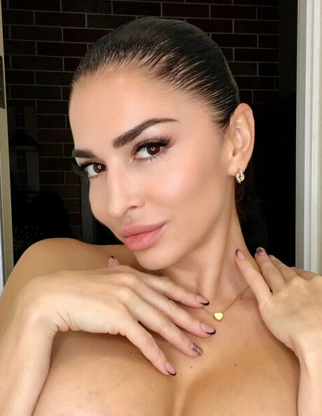 huge shemale onlyfans free nude photos