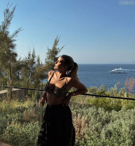 Dagi Bee sexy star galleries