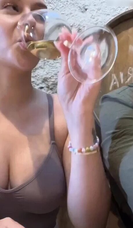 Dagi Bee hd actress galleries