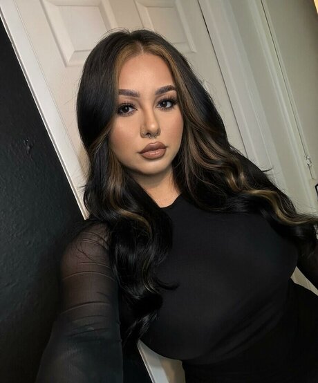 airiamoxo free actress photos