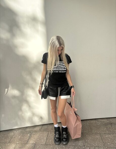 BestBlondiiecb pornstar hot image