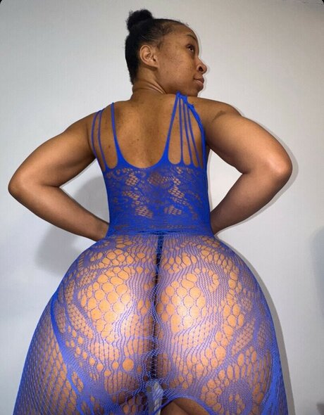 KayyLoovee sexy model picture