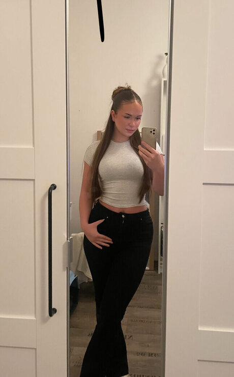 aileen slf model exclusive pictures