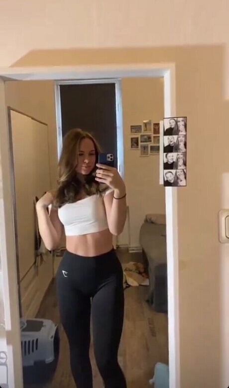 aileen slf nudes model photo