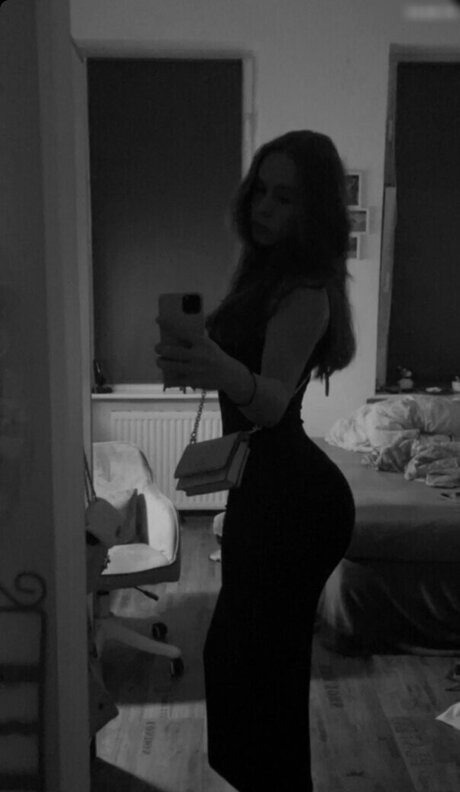 aileen slf model beautiful image