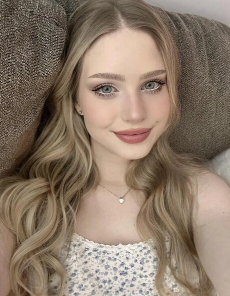 Ambieanne beautiful star photo