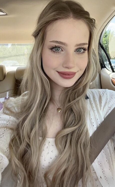 Ambieanne star beautiful pic