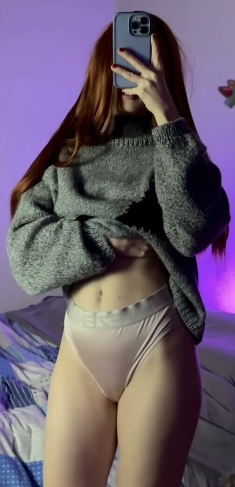 Red Fox Evelyn top model image