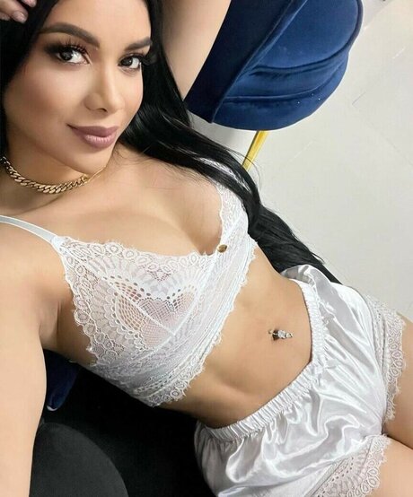 Anakarina Millan model nude images