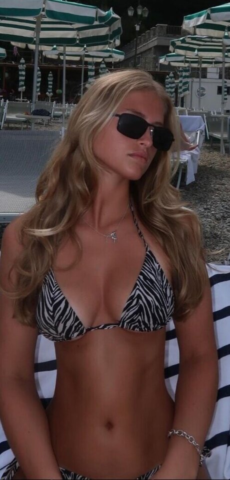 Zoe Kaeppele star best galleries