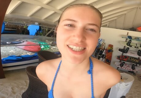 Zoe Kaeppele erotic actress gallery