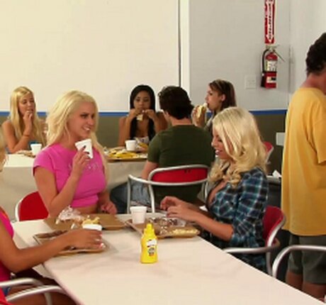 Kaylee Hilton model pretty galleries