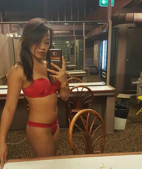 female influencer onlyfans xxx picture