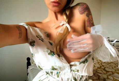 SonyaMO model hot photos