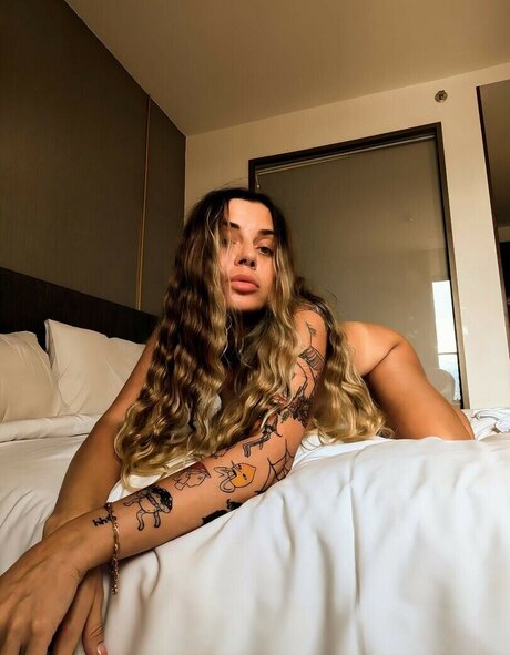 SonyaMO exclusive model image