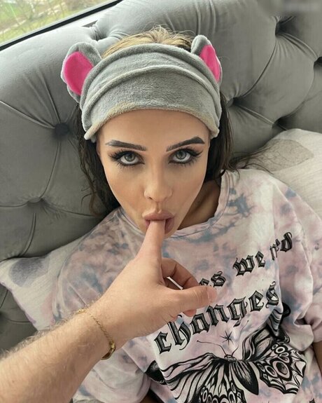 Lara Bttn pretty star pictures