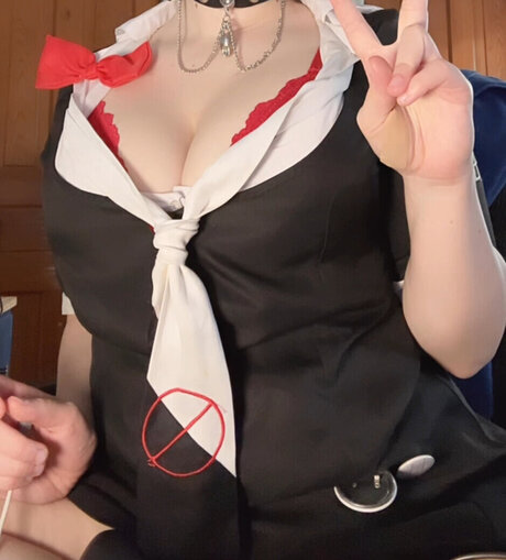 Streiss Strussel model adult pictures