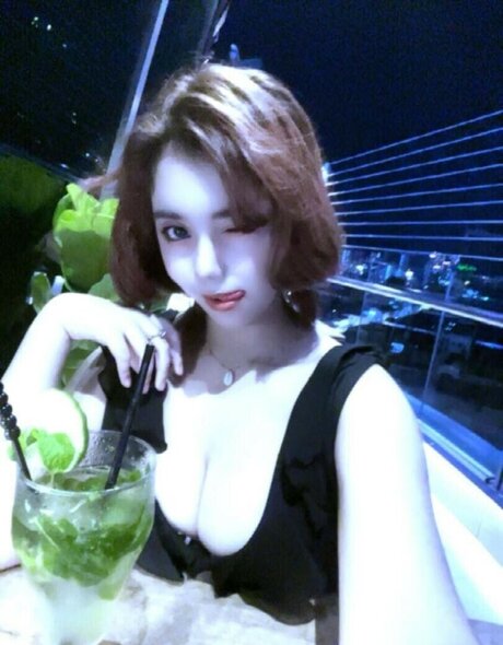 ElyanaSparks pornstar exclusive img