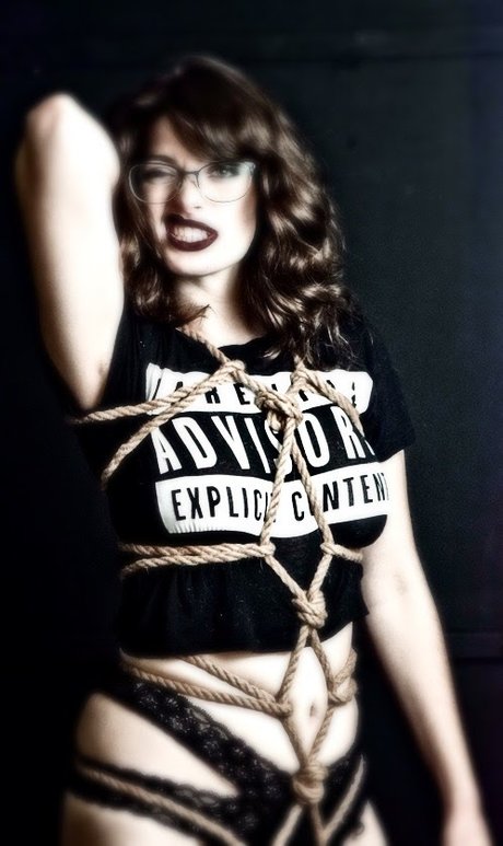 Elizabeth Helene star archive