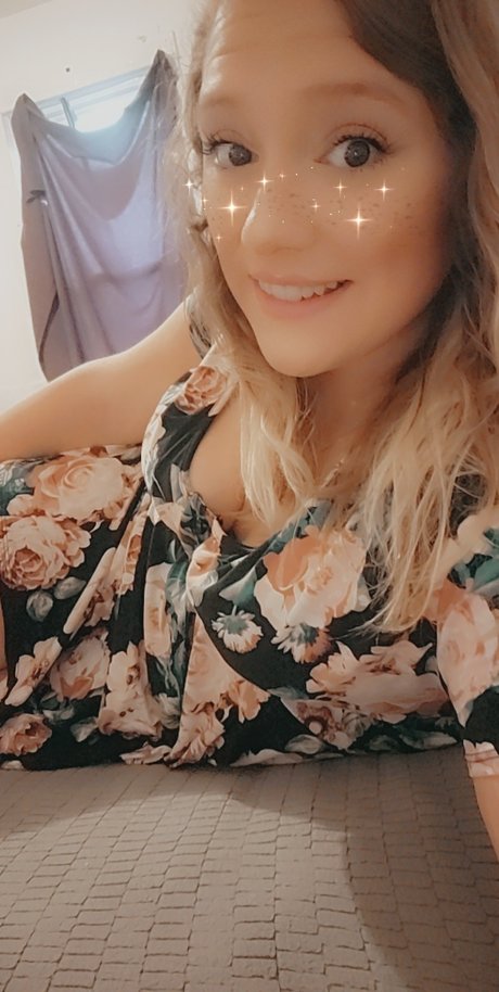 Lady Beautiful 18 nudes star photos