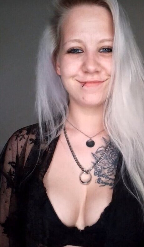 Eiskaltes Miststueck model photo