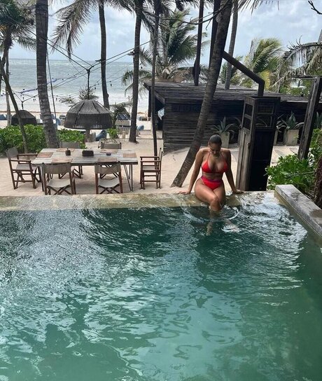 Prominent model free pic