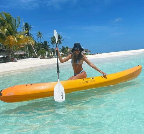 Prominent model exclusive img