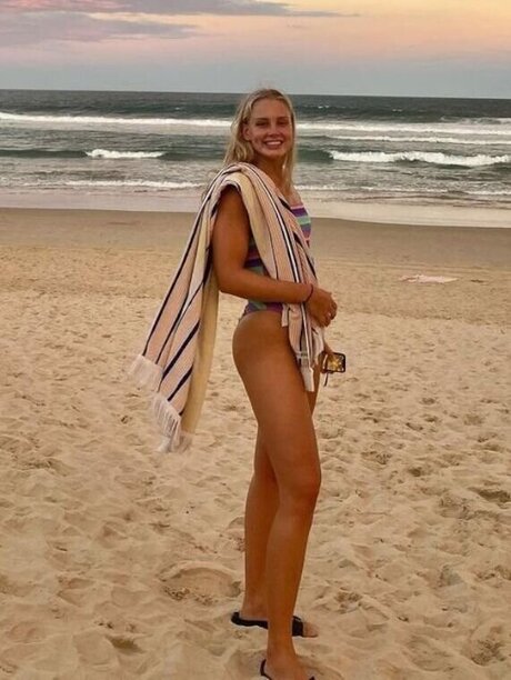 Prominent sex star img