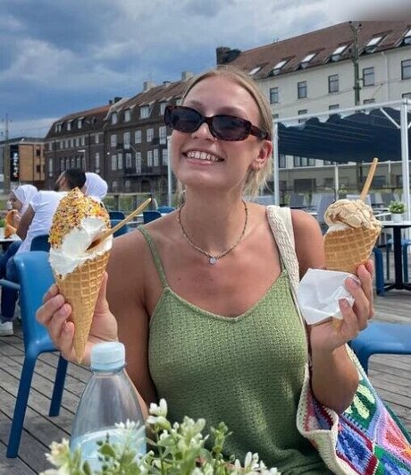 Prominent pretty actress img