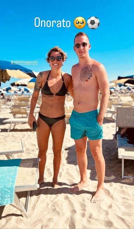 Prominent sexy actress photos