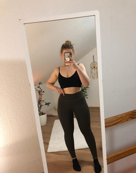 tiny onlyfans hot img