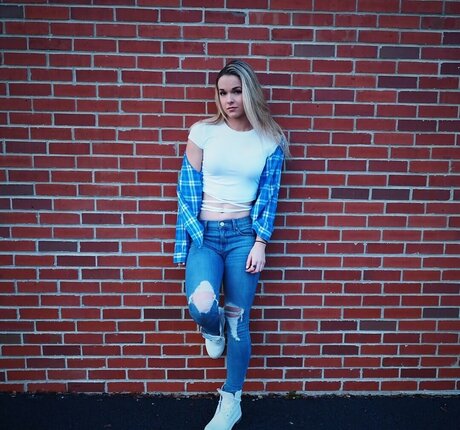 Karyn Best sexy actress pics