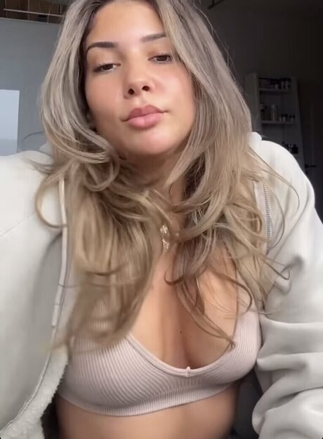 Sarah anca perfect star photos