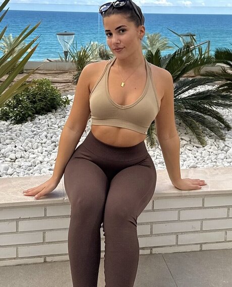 Sarah anca star exclusive photo