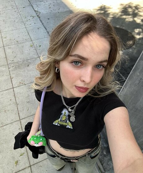 Meg Mills model pics