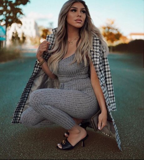 famous ladyboy onlyfans nude picture