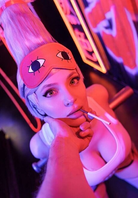 Lizzie Whistle model sex photo