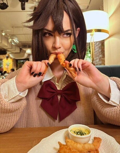 Lizzie Whistle star hot img