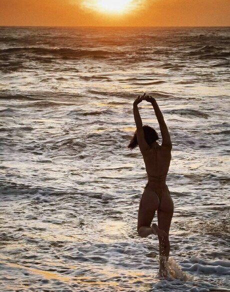 Lizzie Whistle pornstar nude pictures