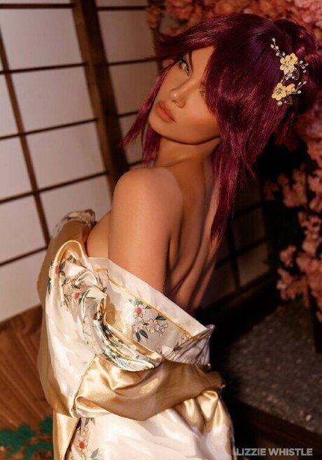 Lizzie Whistle art model photo