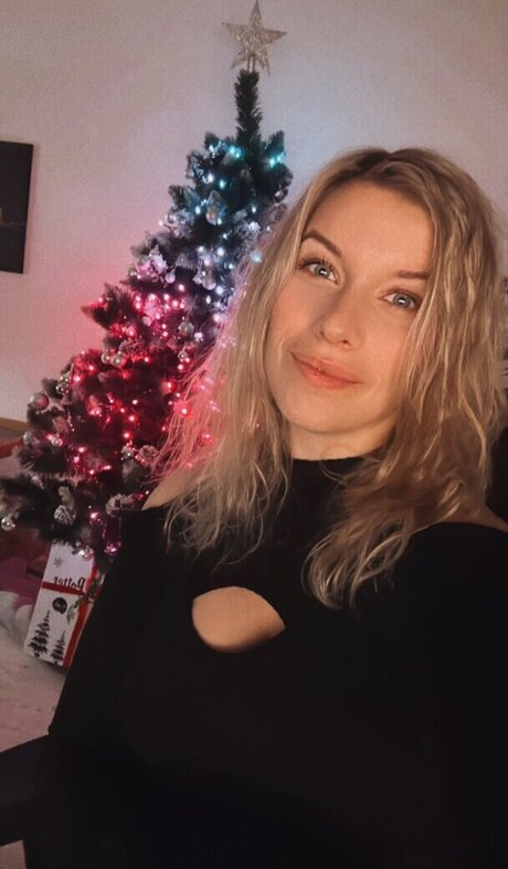 busty mom onlyfans adult pics