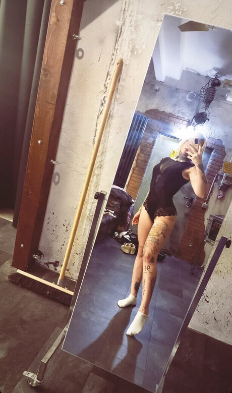 Typischblonnd model erotic pics