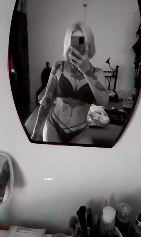 Typischblonnd free model photo