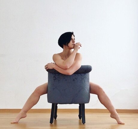 Baemboo naked model photo